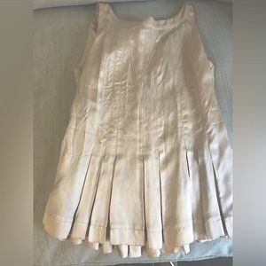 Sleeveless top zipper back. Size 6. Color - cream. Bottom pleats front and back.